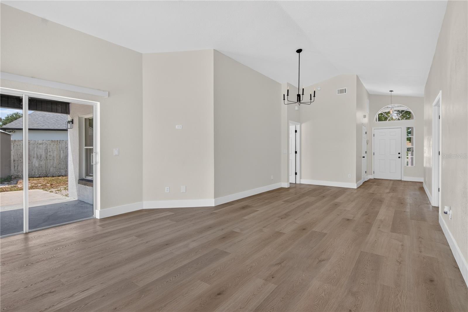 OAKS SUMMIT LAKE - Residential