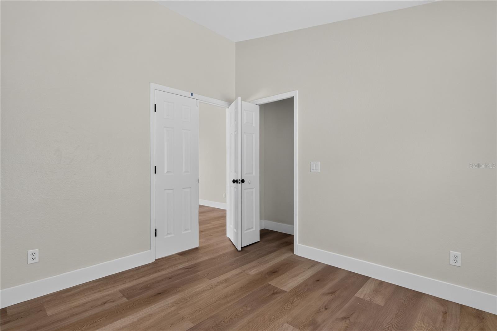 OAKS SUMMIT LAKE - Residential