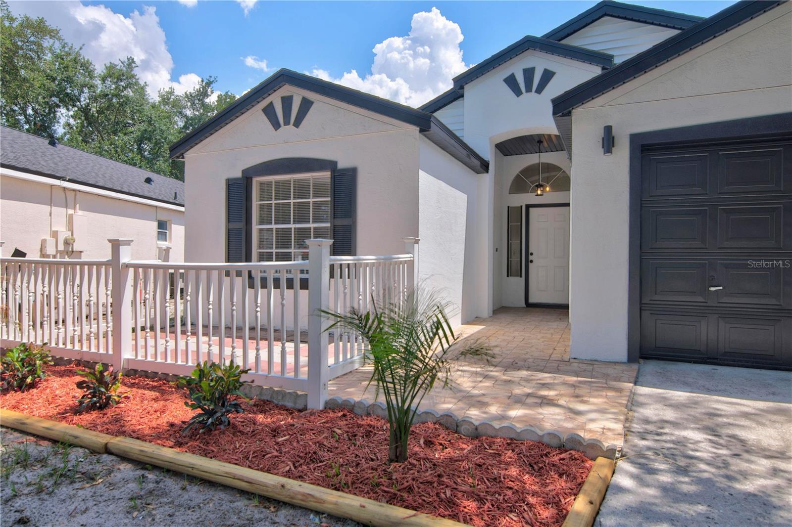 OAKS SUMMIT LAKE - Residential