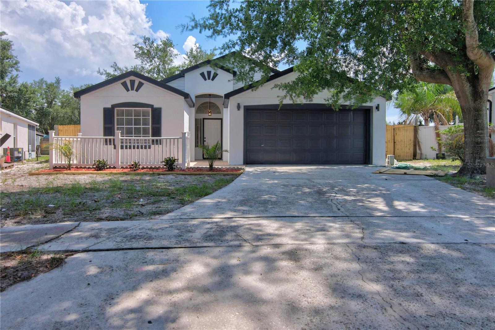 OAKS SUMMIT LAKE - Residential