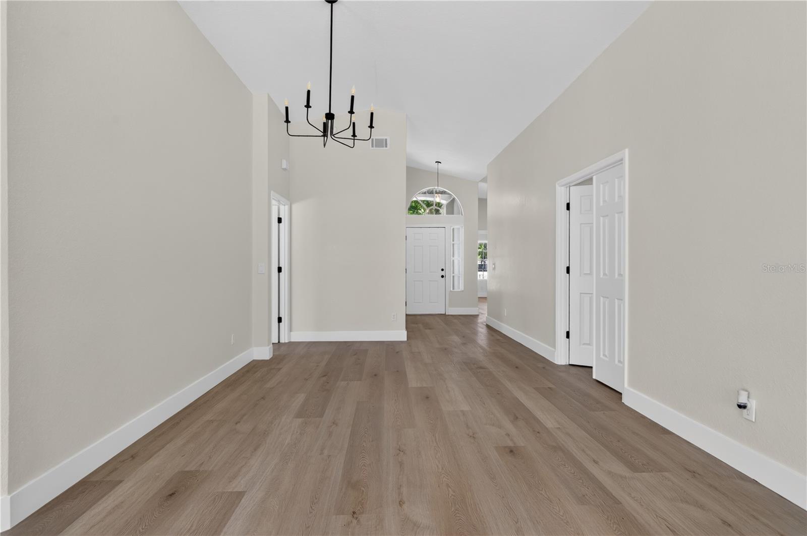 OAKS SUMMIT LAKE - Residential