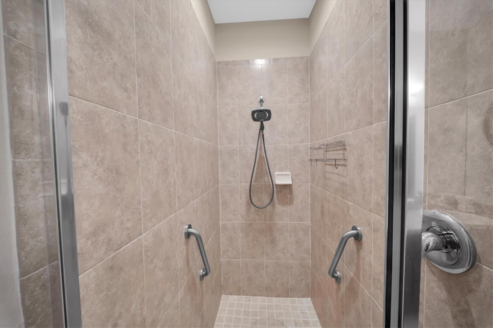 EDGEWATER/RIVER RDG COUNTRY CL - Residential