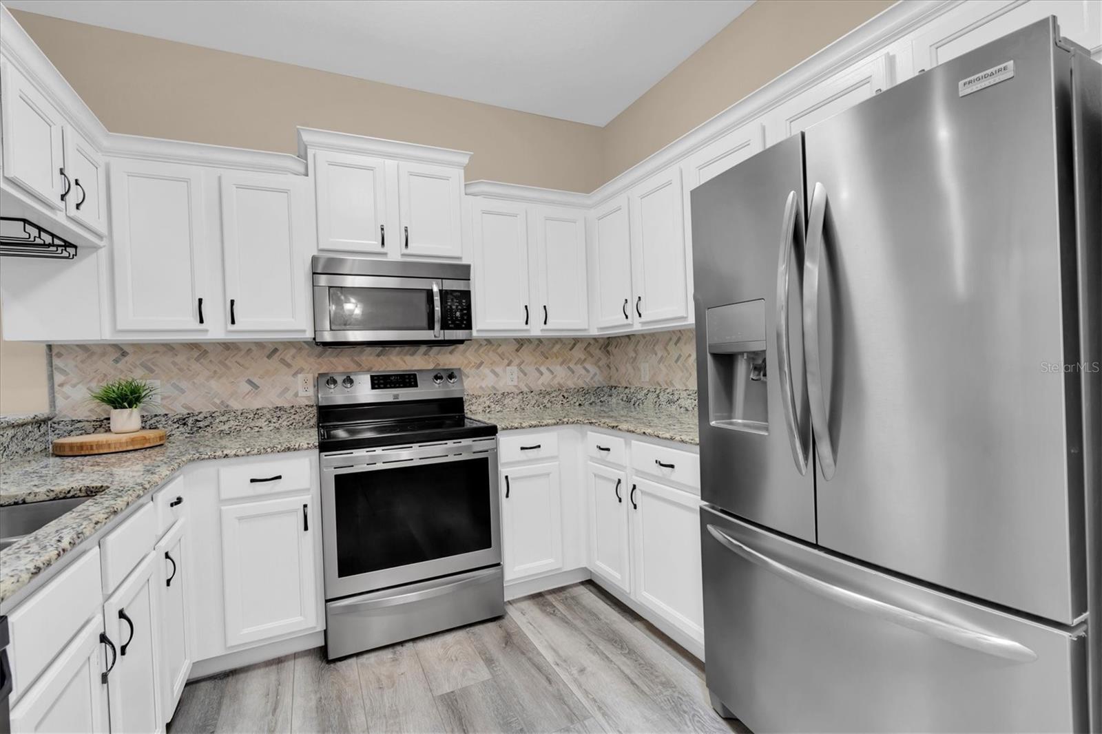 EDGEWATER/RIVER RDG COUNTRY CL - Residential