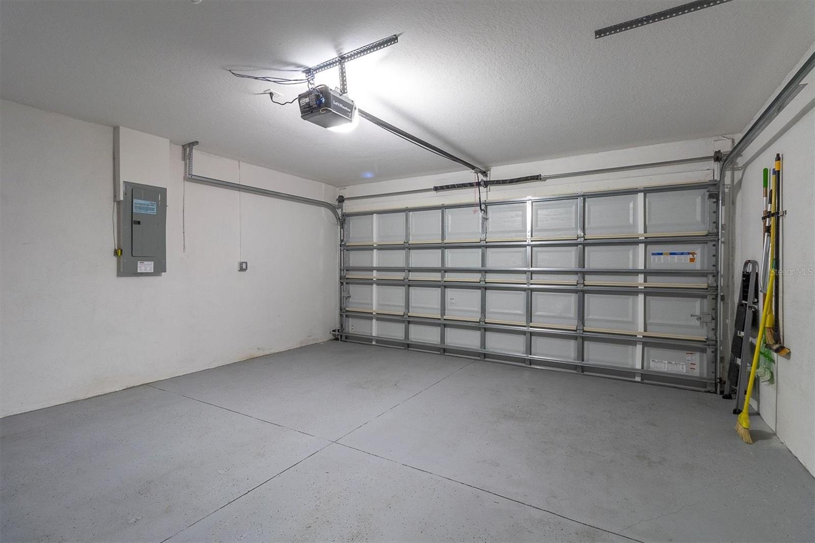 EDGEWATER/RIVER RDG COUNTRY CL - Residential