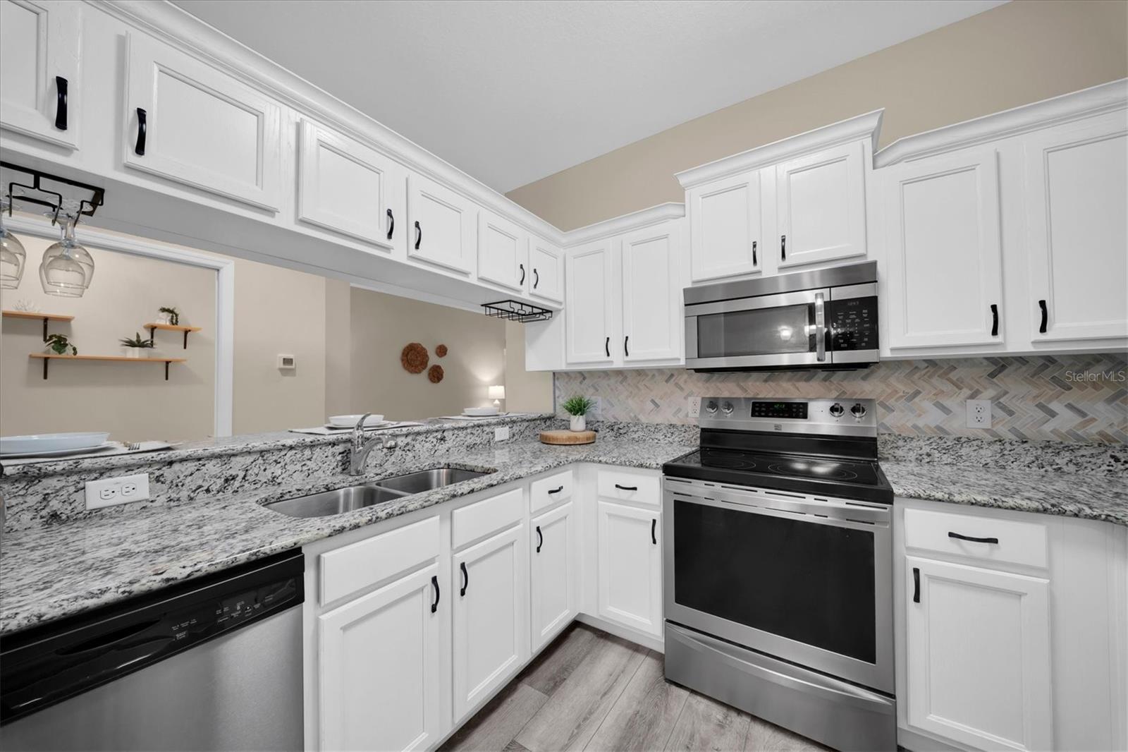 EDGEWATER/RIVER RDG COUNTRY CL - Residential
