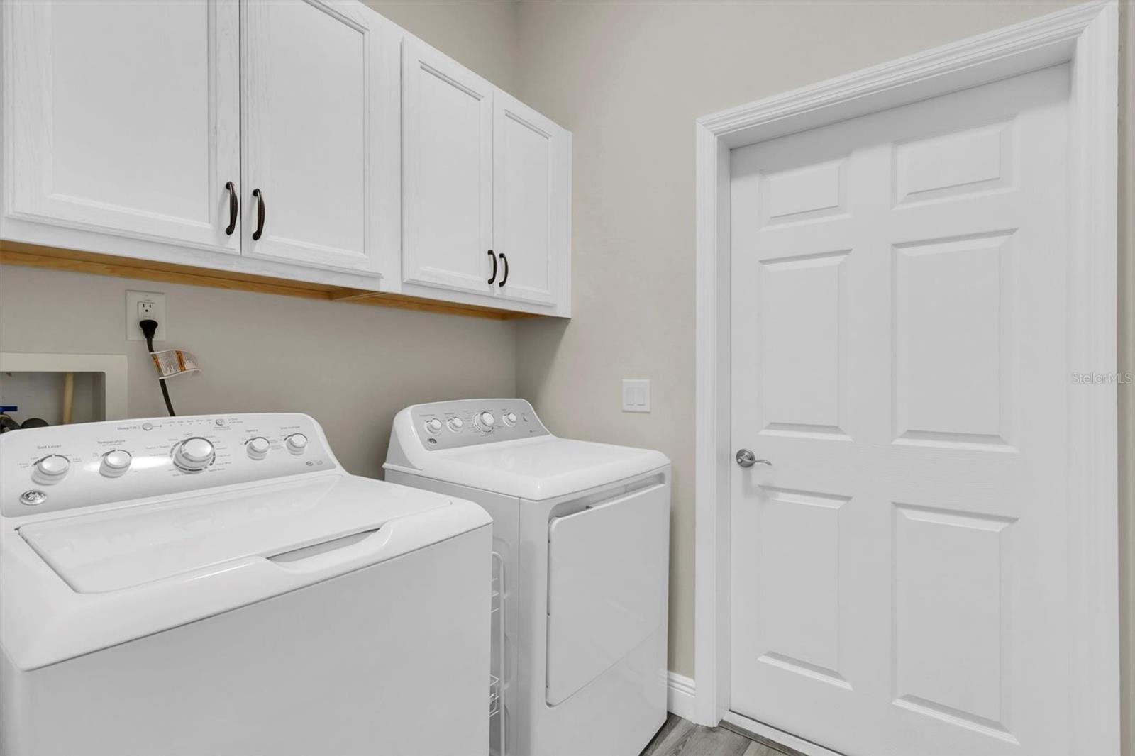 EDGEWATER/RIVER RDG COUNTRY CL - Residential