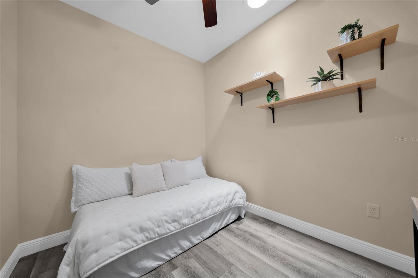 EDGEWATER/RIVER RDG COUNTRY CL - Residential