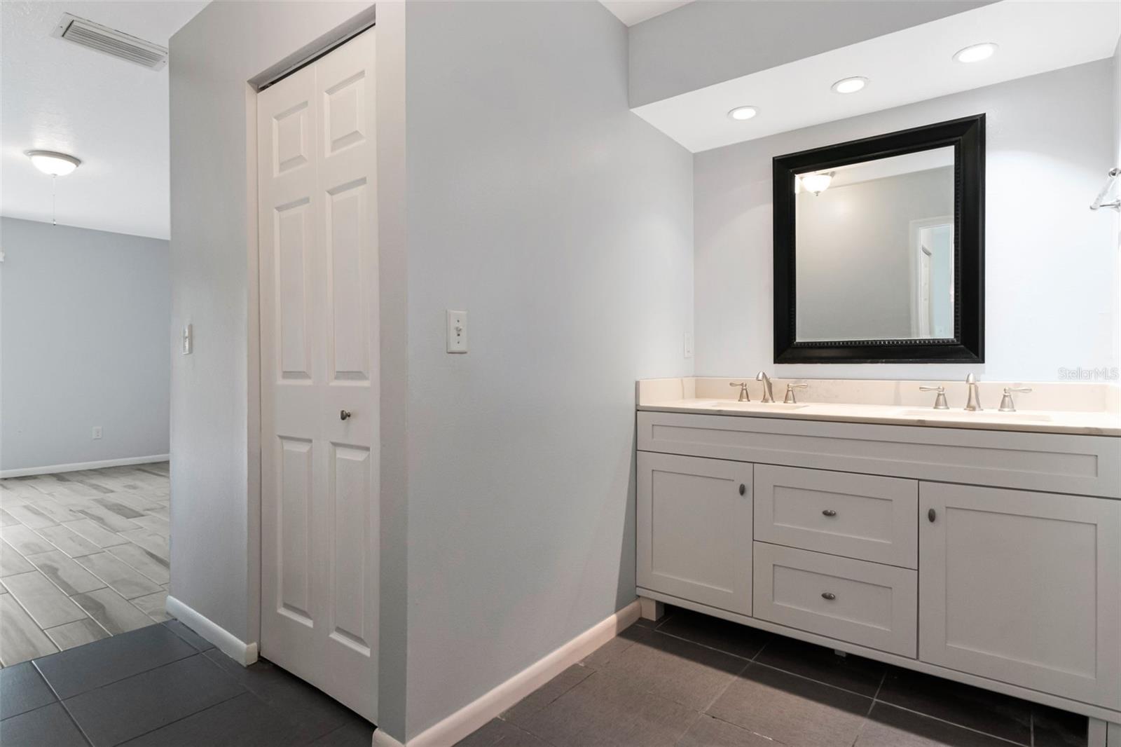 LAURELWOOD CONDO I - Residential