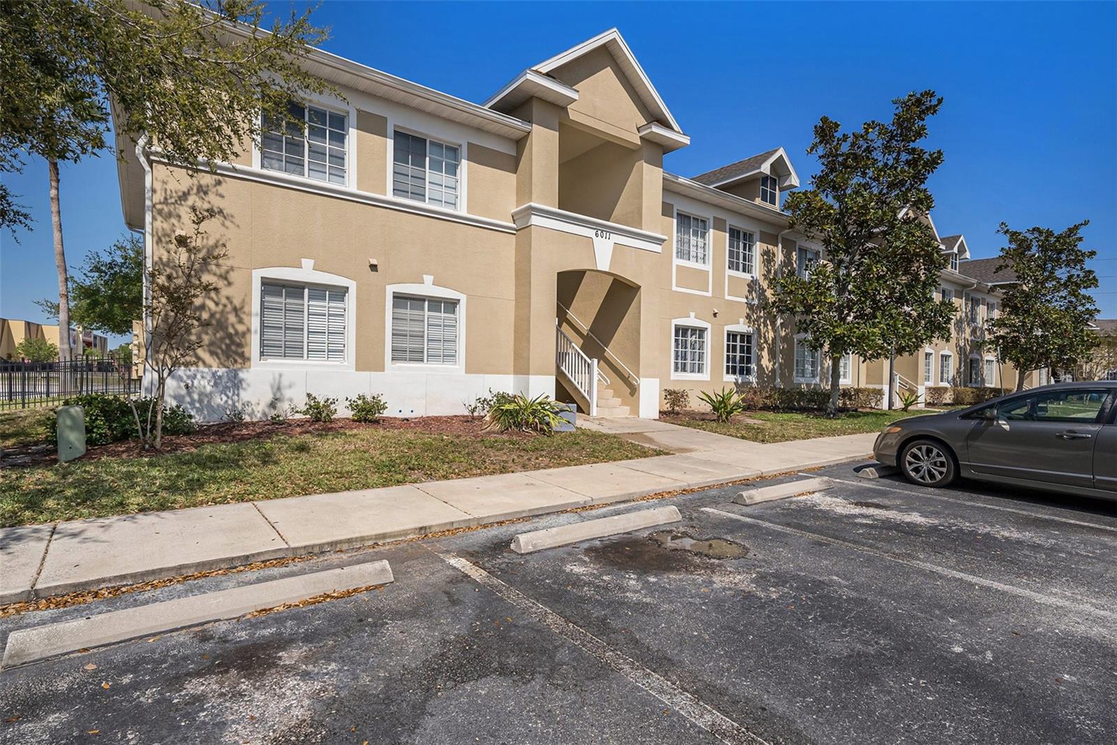 VILLAGES OF BLOOMINGDALE CONDO - Residential