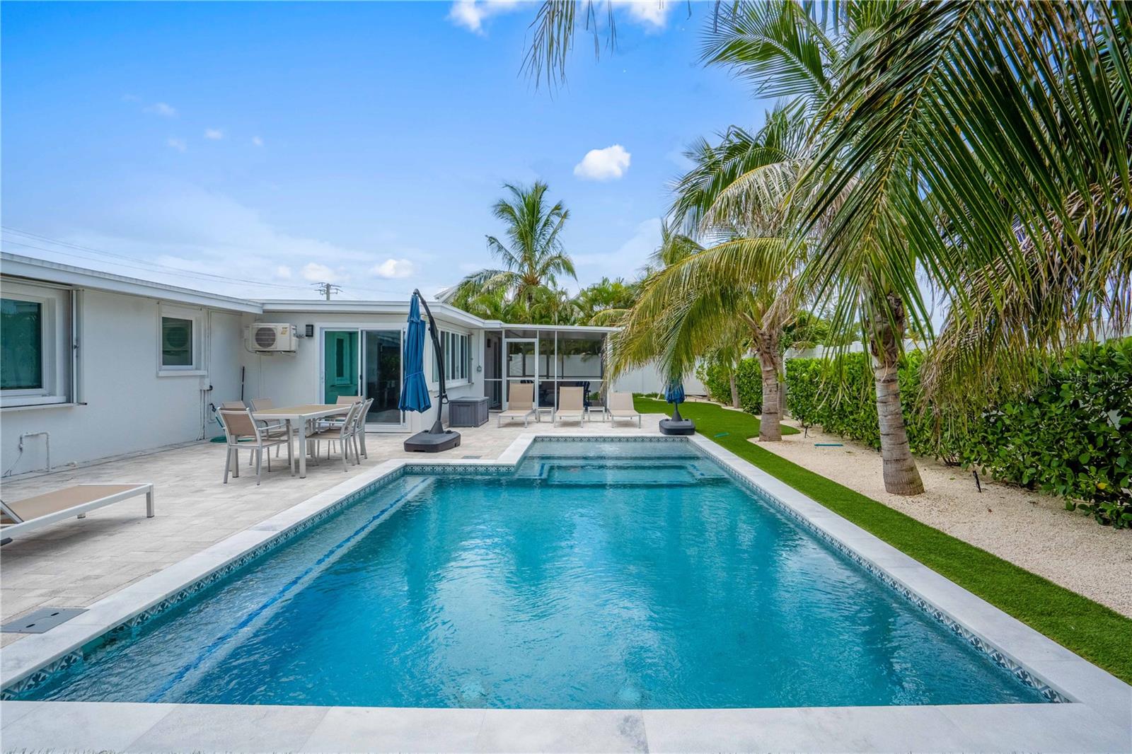 KEY ROYALE TERRACE - Residential