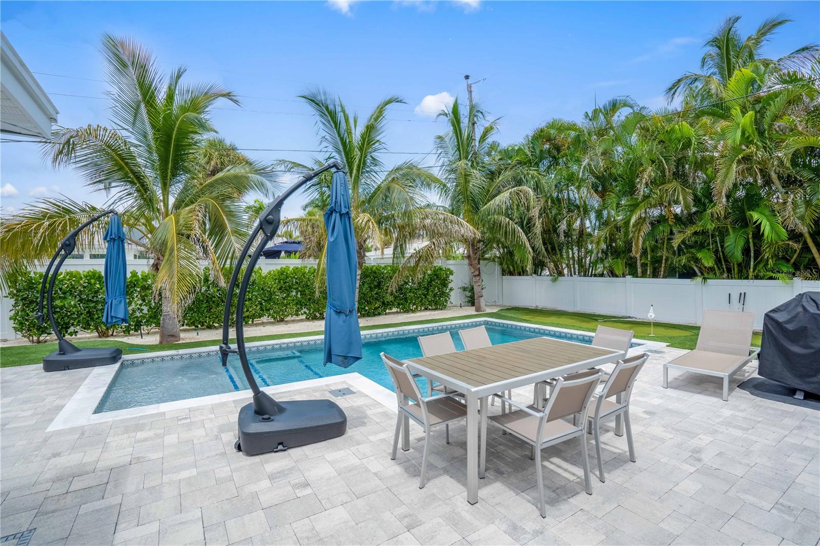 KEY ROYALE TERRACE - Residential