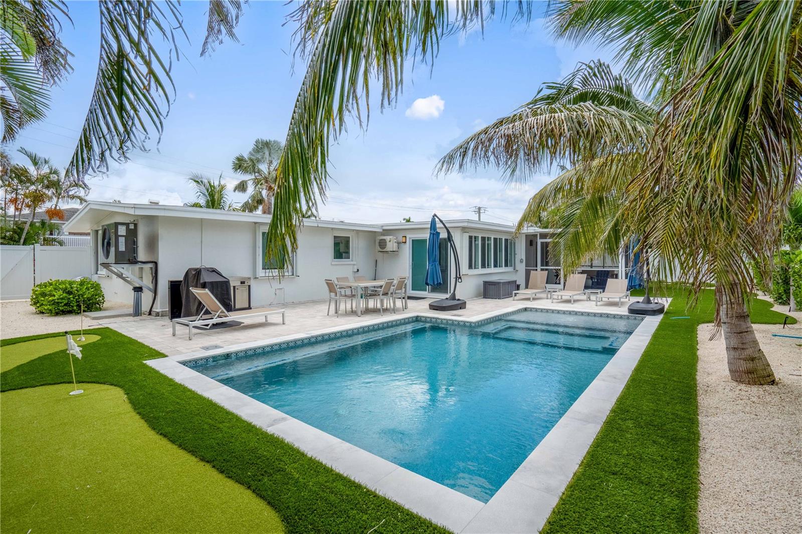 KEY ROYALE TERRACE - Residential