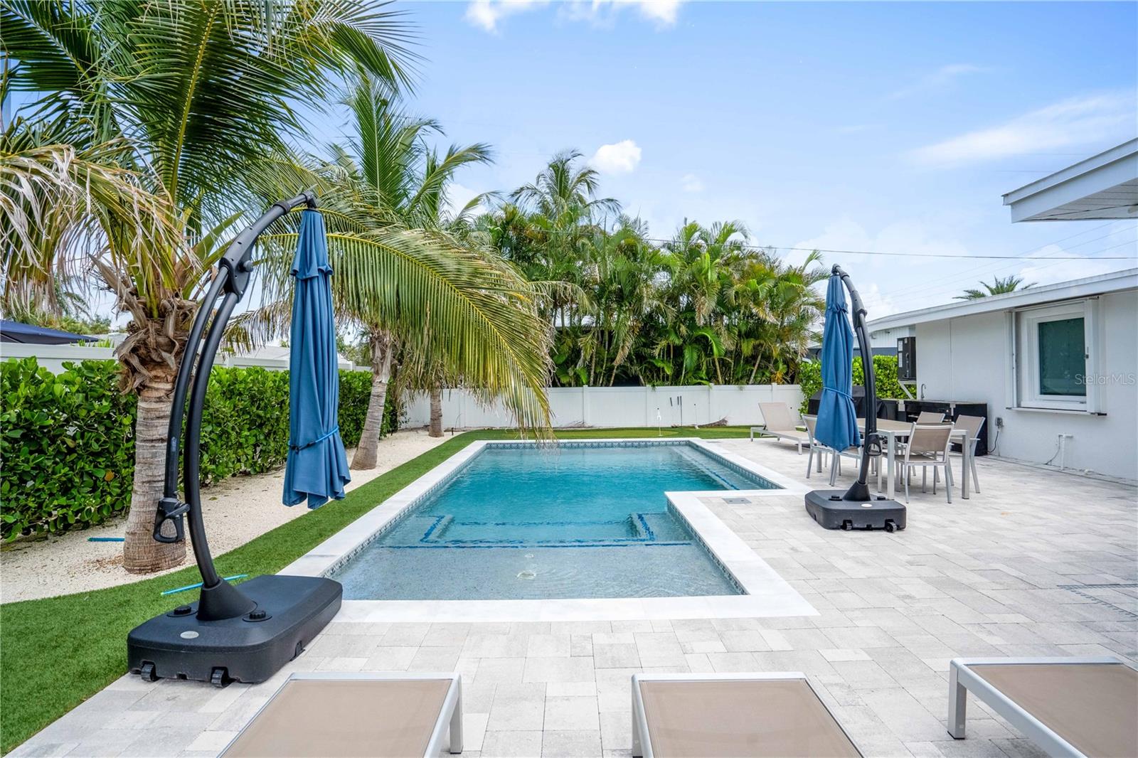 KEY ROYALE TERRACE - Residential