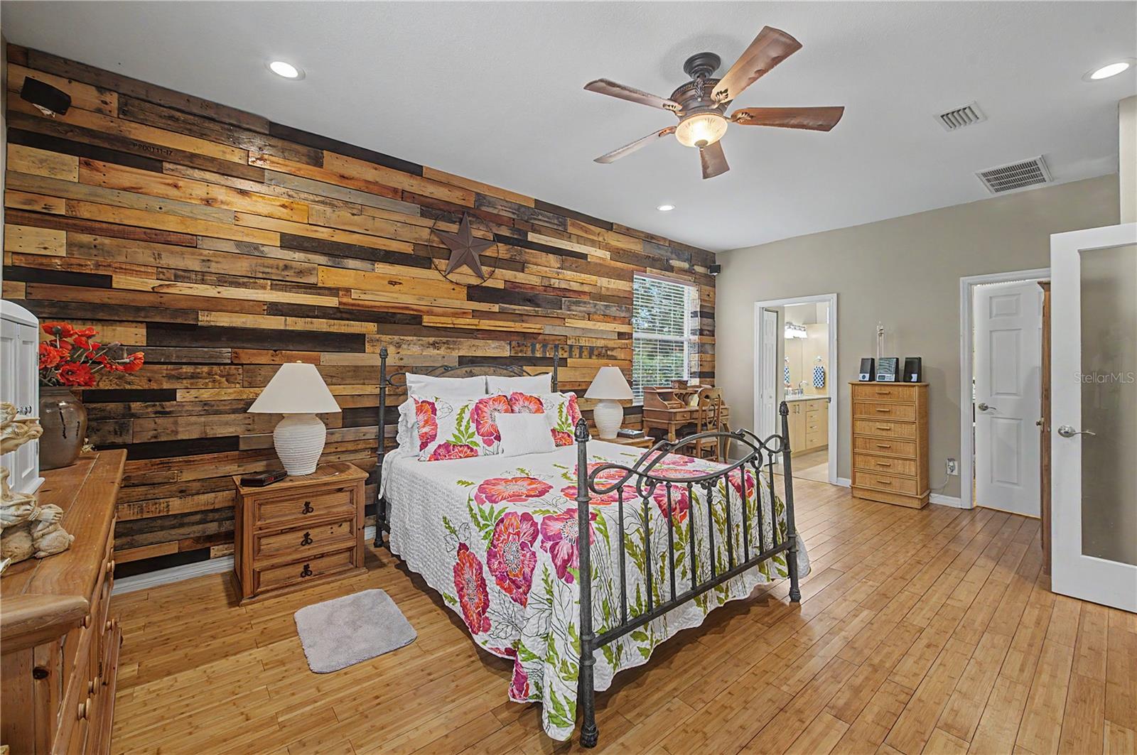 LIVINGSTON ACRES - Residential