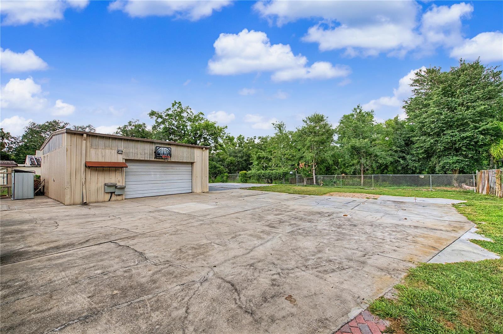 LIVINGSTON ACRES - Residential