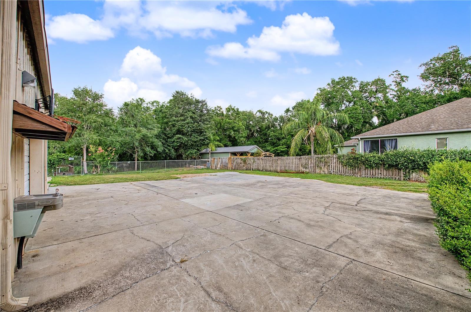 LIVINGSTON ACRES - Residential