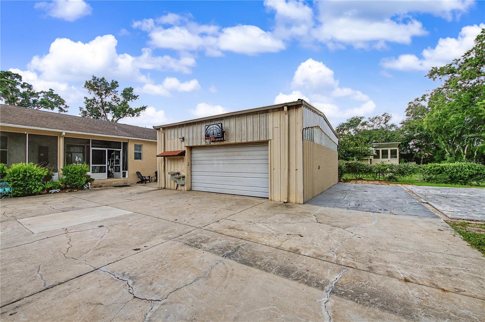LIVINGSTON ACRES - Residential