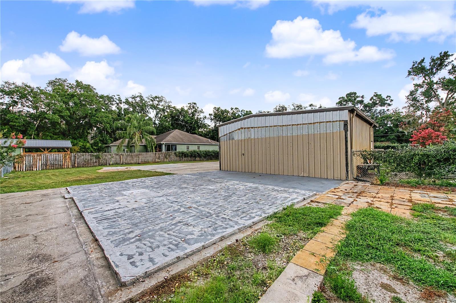 LIVINGSTON ACRES - Residential