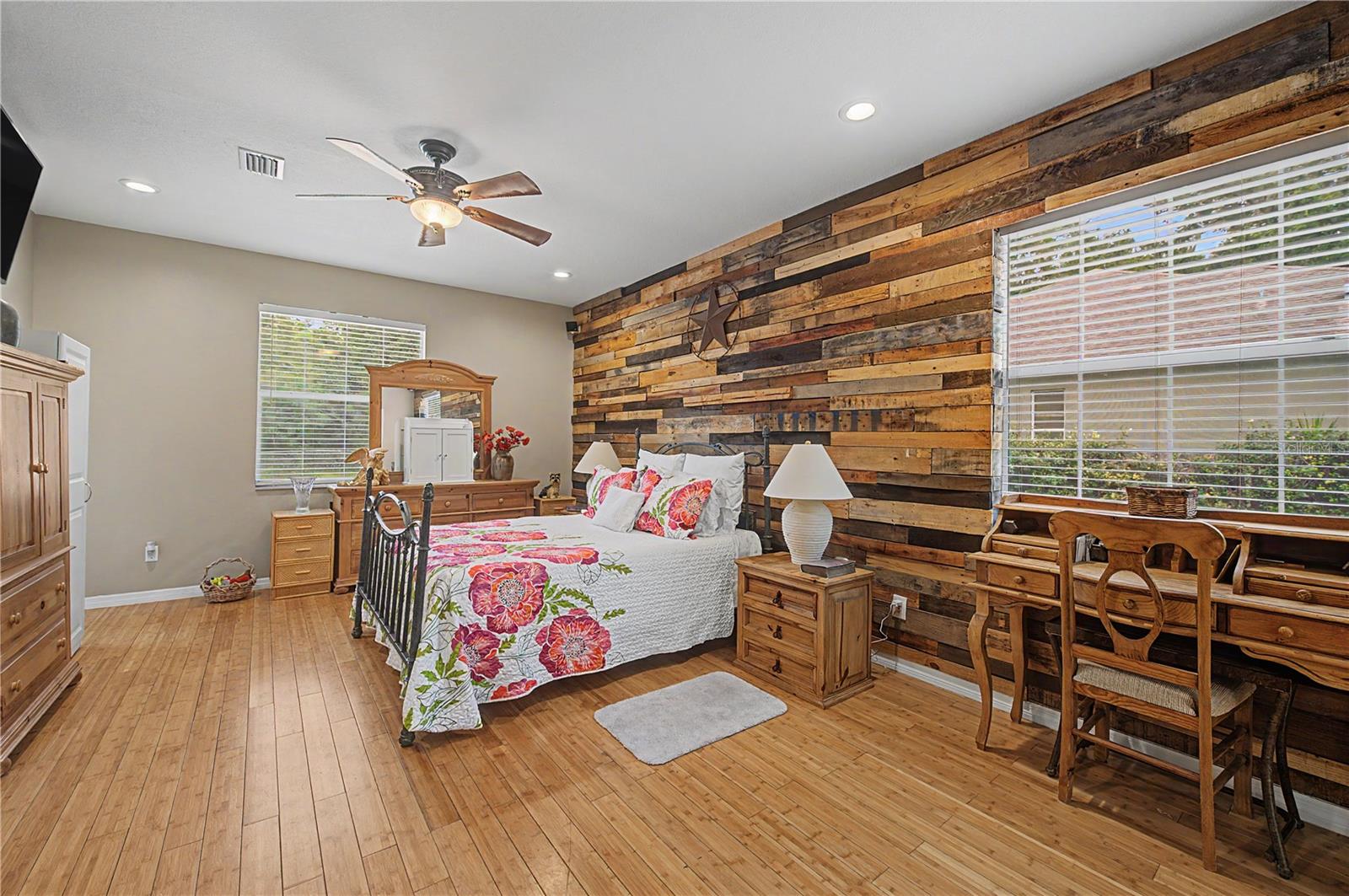 LIVINGSTON ACRES - Residential