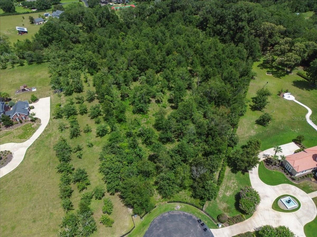 THE GROVE - Land