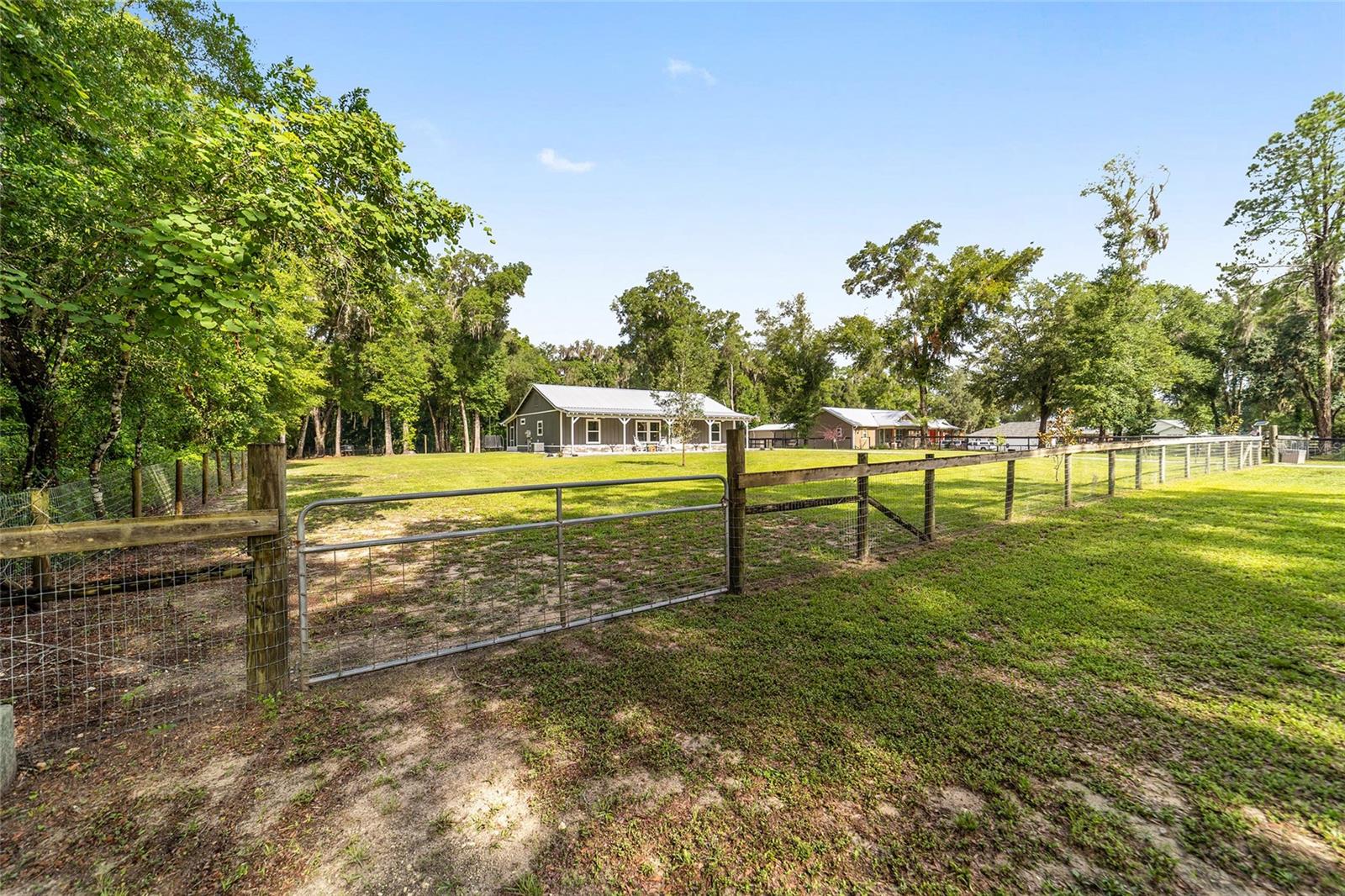 MEADOWBROOK RANCHES - Residential