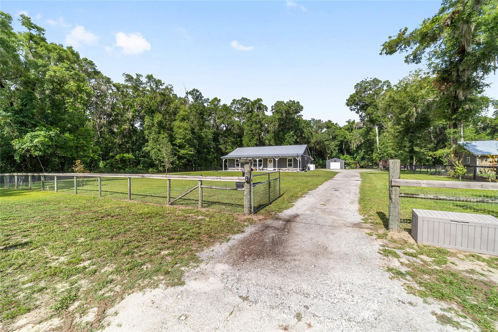 MEADOWBROOK RANCHES - Residential