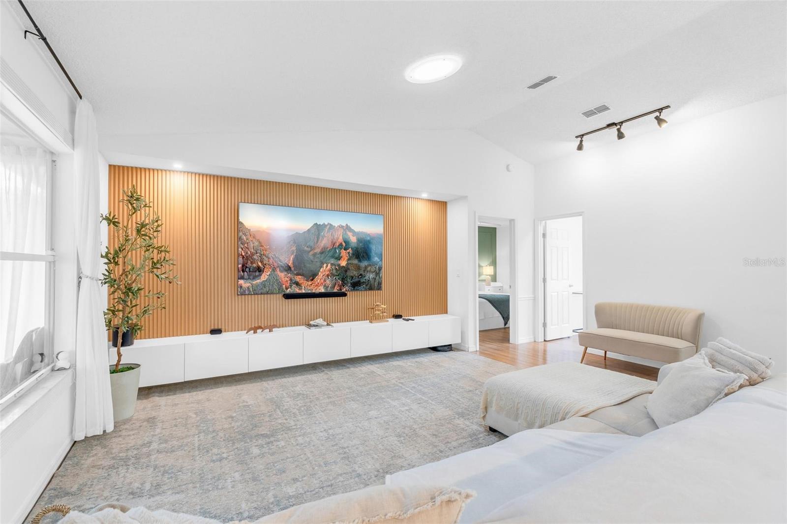 WATERSIDE - Residential