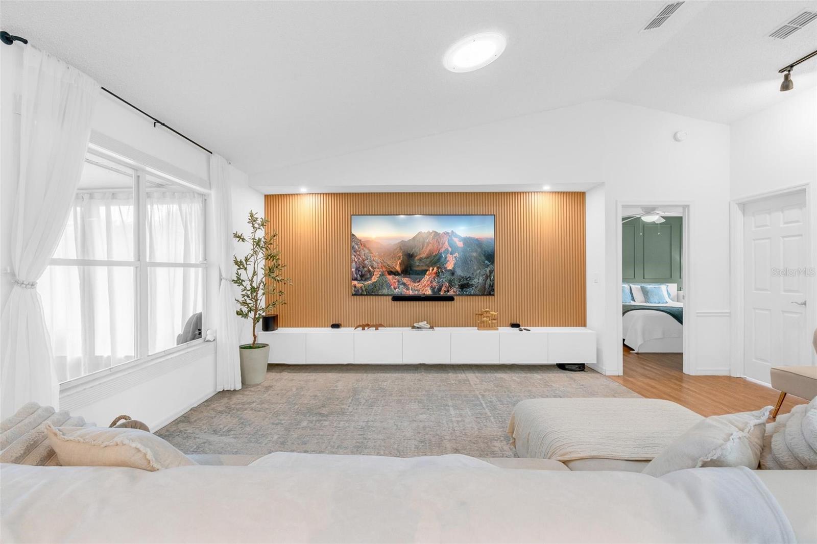 WATERSIDE - Residential