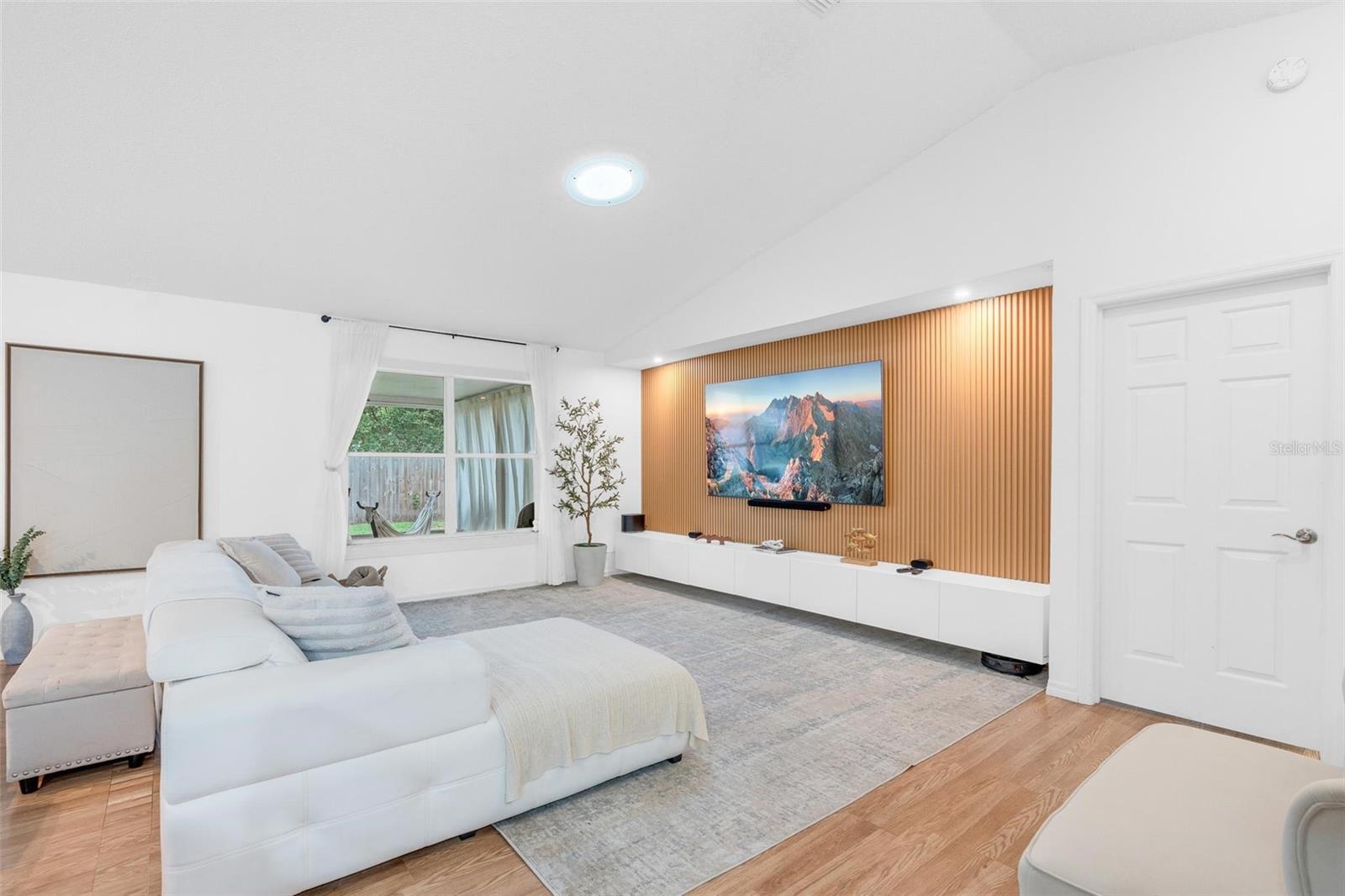 WATERSIDE - Residential