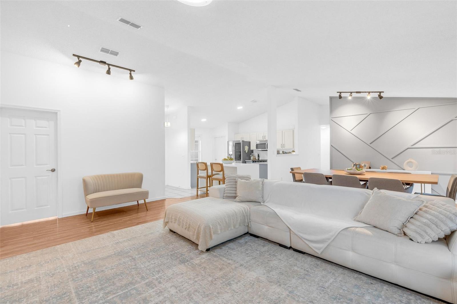 WATERSIDE - Residential