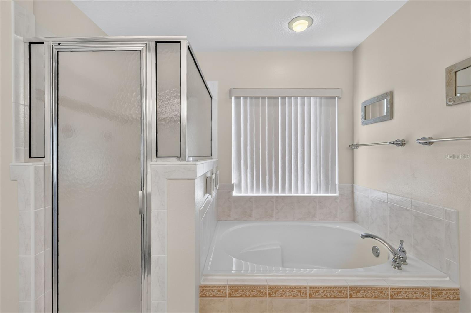 ROYAL HIGHLANDS PH 02 LT 992 ORB 1976 PG 173 - Residential
