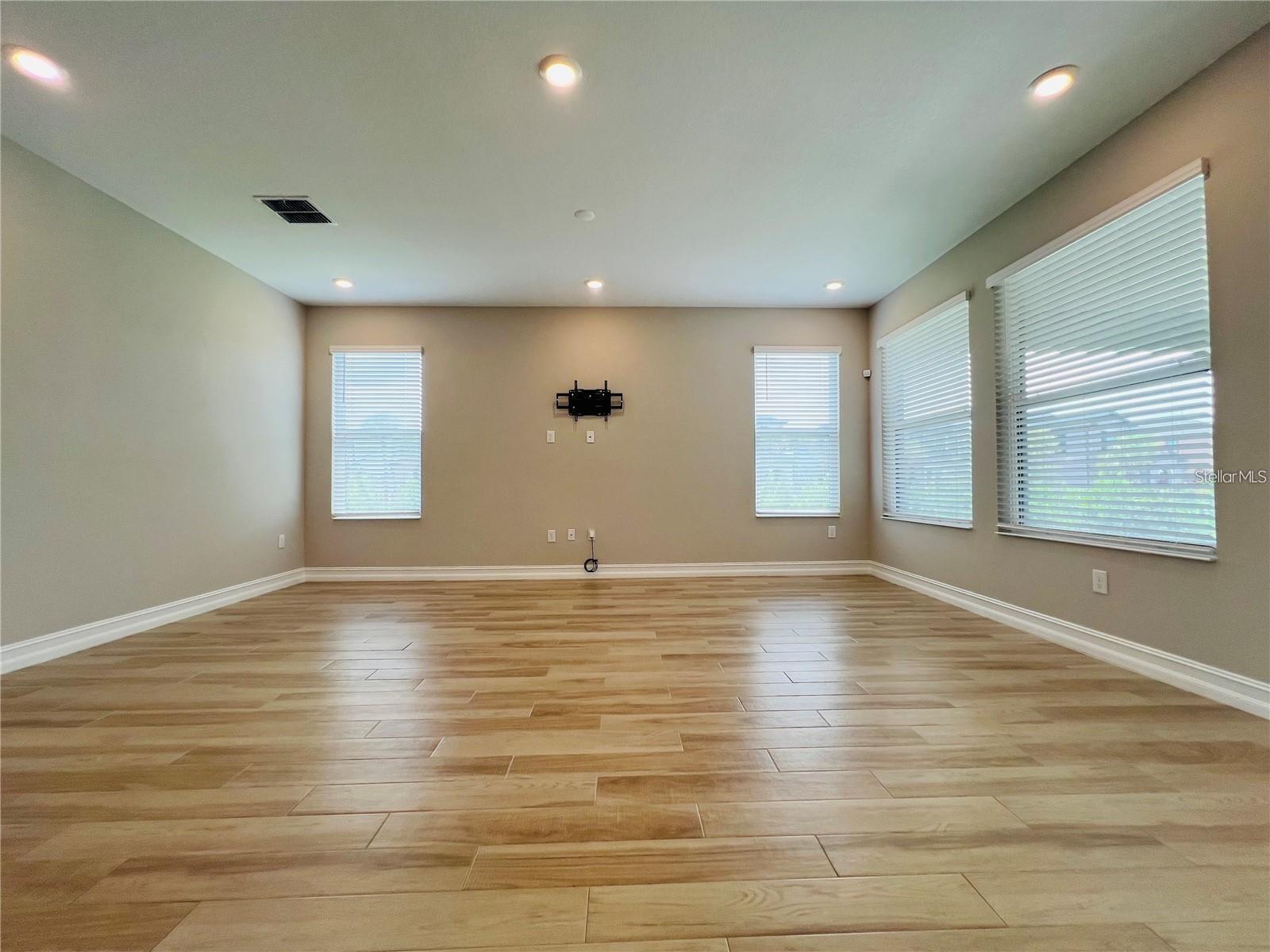 ESTANCIA CORTONA - Residential Lease