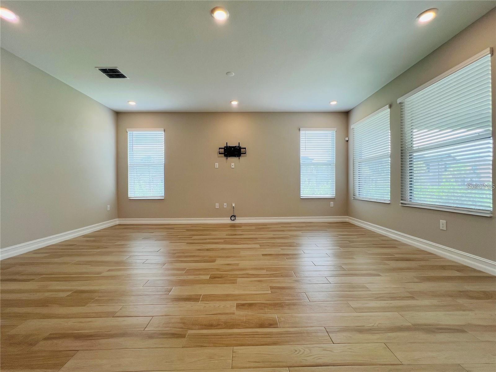 ESTANCIA CORTONA - Residential Lease