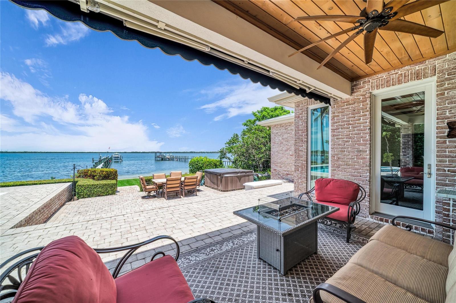 SHAW'S POINT - Residential