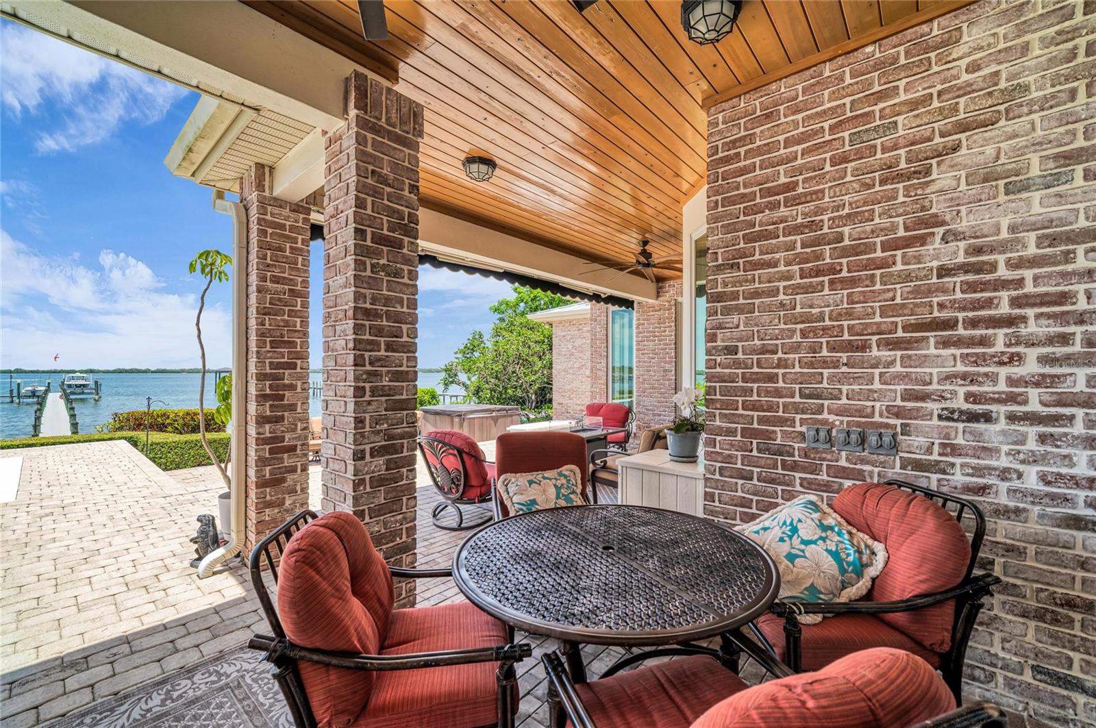 SHAW'S POINT - Residential