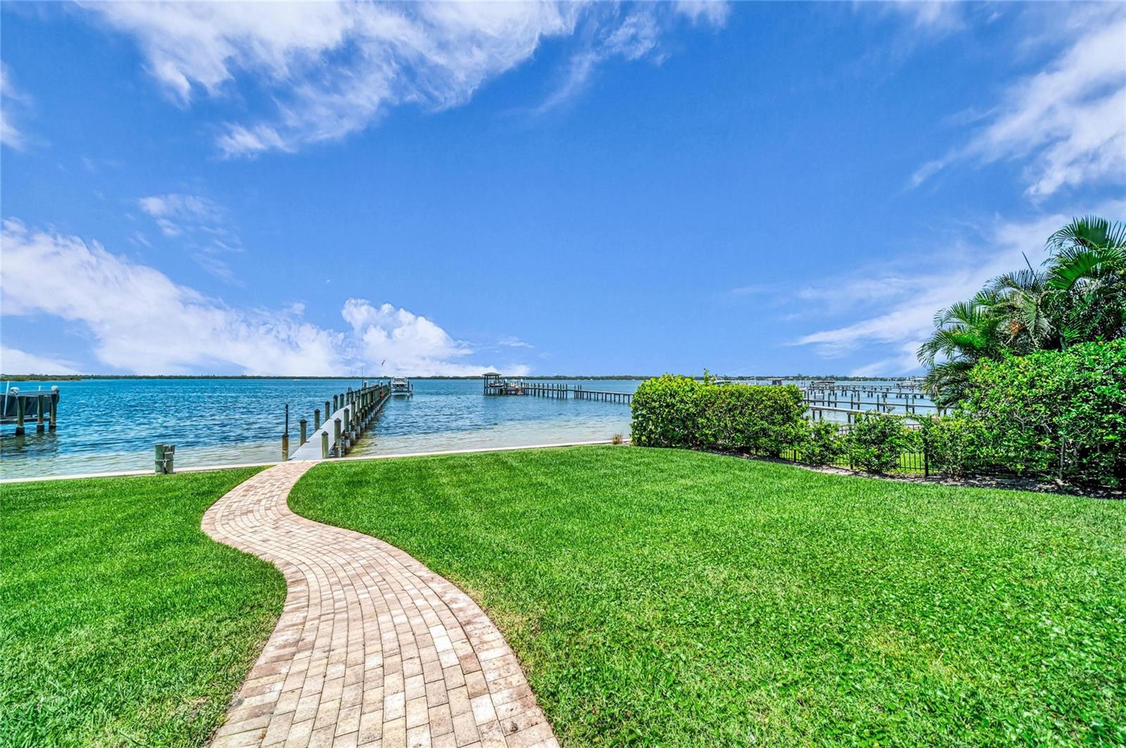 SHAW'S POINT - Residential