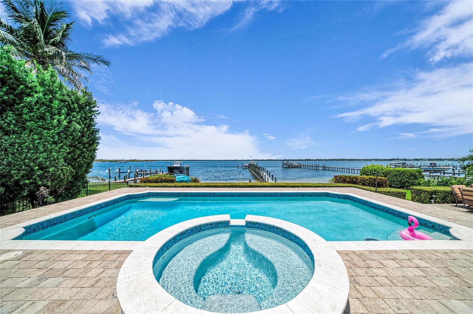 SHAW'S POINT - Residential