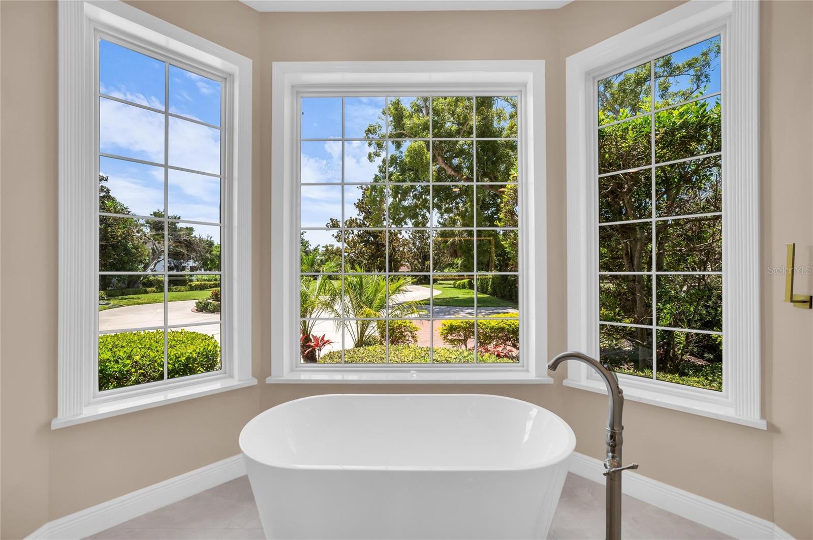 SHAW'S POINT - Residential