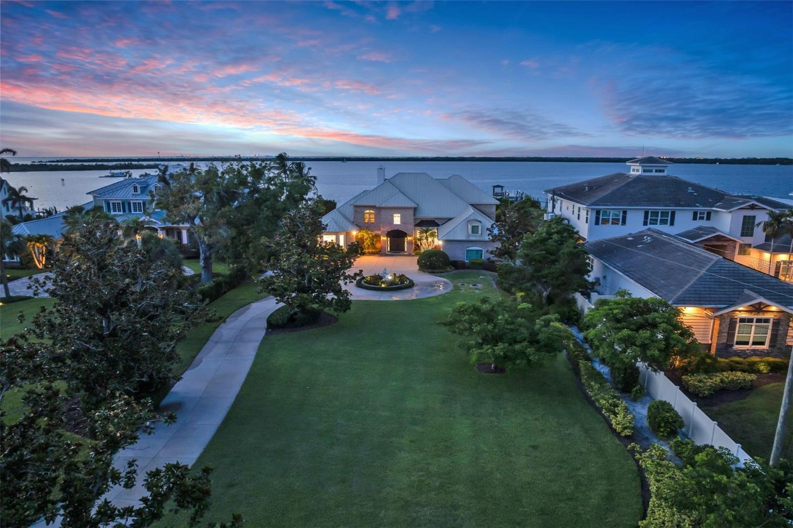 SHAW'S POINT - Residential