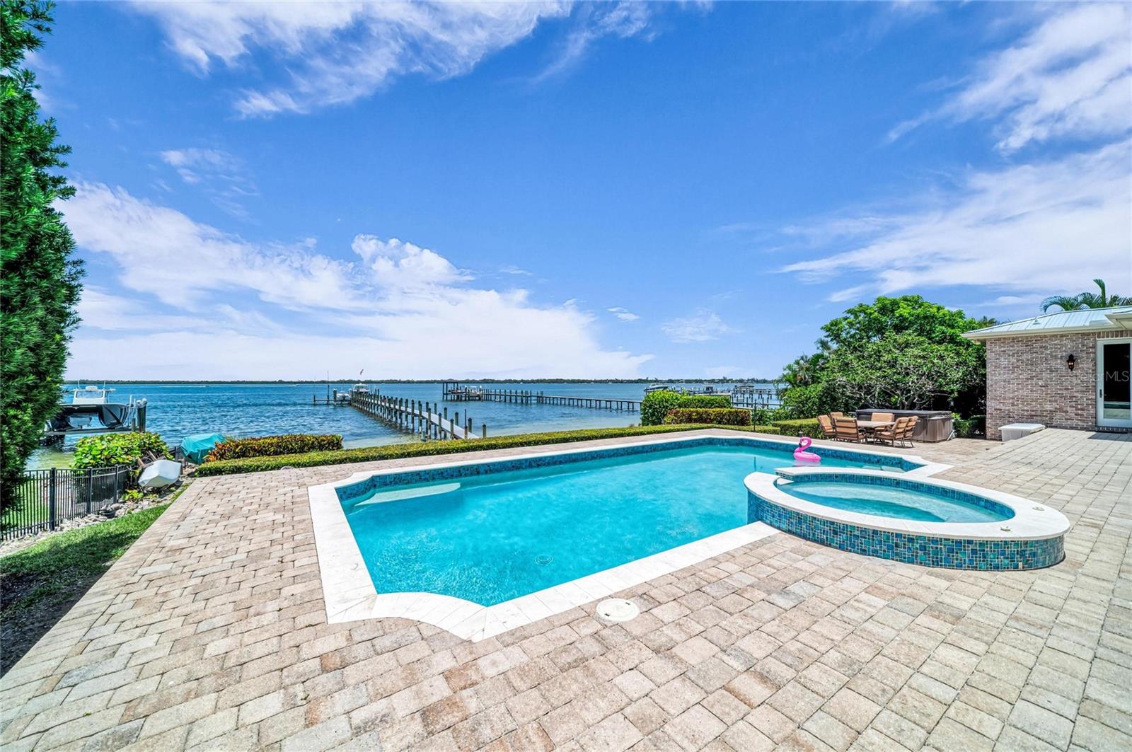 SHAW'S POINT - Residential