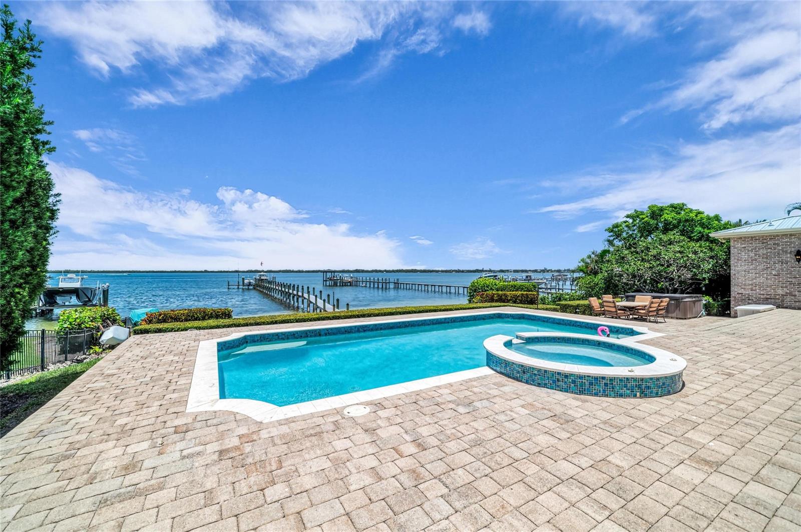 SHAW'S POINT - Residential