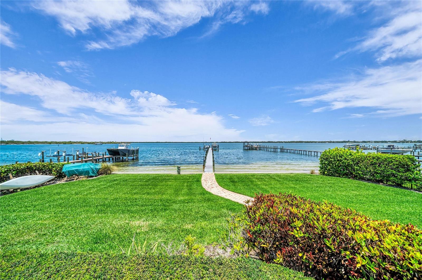 SHAW'S POINT - Residential