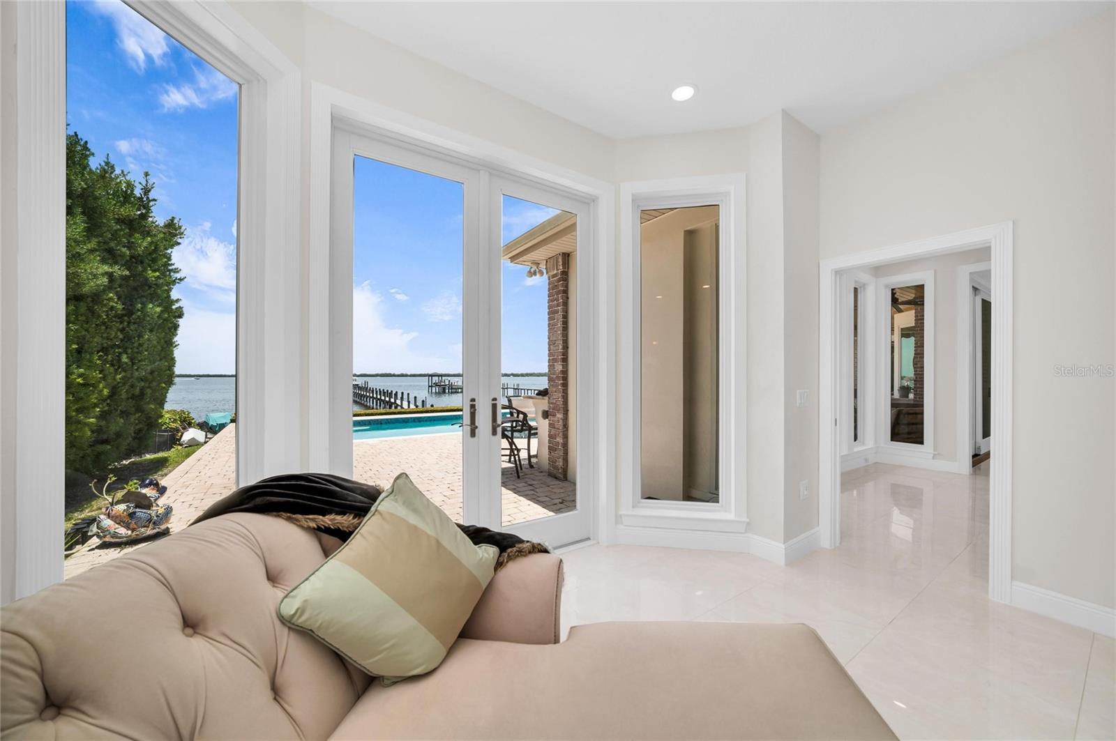 SHAW'S POINT - Residential