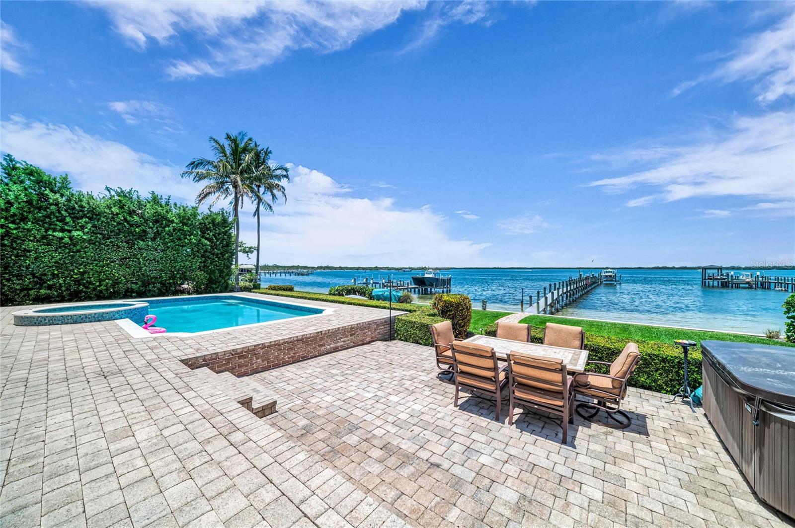 SHAW'S POINT - Residential