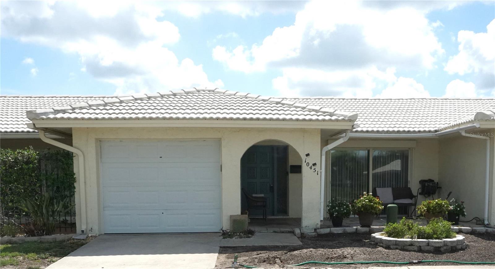 Welcome to this beautifully updated 2-bedroom, 2-bathroom villa with an attached 1-car garage in the highly desirable 55+ community of Springwood Villas II. This well-maintained home features an open, bright floor plan with tile flooring throughout, a spacious living and dining area, and a versatile bonus room.
Three sets of sliding glass doors from the living area and both bedrooms lead to a private screened courtyard, creating the perfect space to relax or entertain. The kitchen offers abundant cabinet and counter space, a breakfast bar, and stainless steel appliances. The spacious primary suite features a large walk-in closet and an ensuite bath.  Across the street from the clubhouse with a great view of the lake from the front porch.
Springwood Villas II offers an active yet peaceful lifestyle with a clubhouse, heated pool and saunas, fitness center, library, billiards, ping pong, 12 shuffleboard courts, banquet hall, and a full calendar of social activities. Conveniently located in the heart of Pinellas County with easy access to US-19, shopping, dining, and Gulf beaches.
Move-in ready and offering the perfect blend of comfort, convenience, and low-maintenance Florida living!