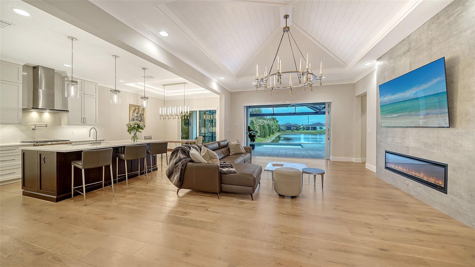 SANDHILL LAKE - Residential