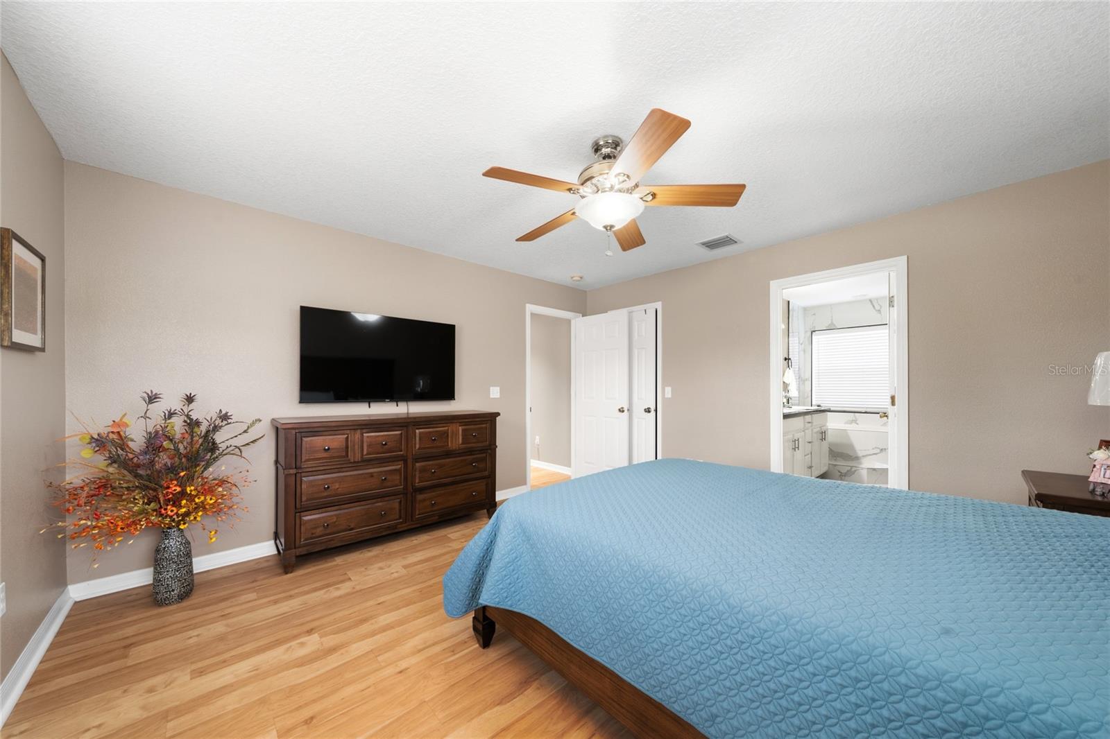 KNOLLWOOD PARK - Residential