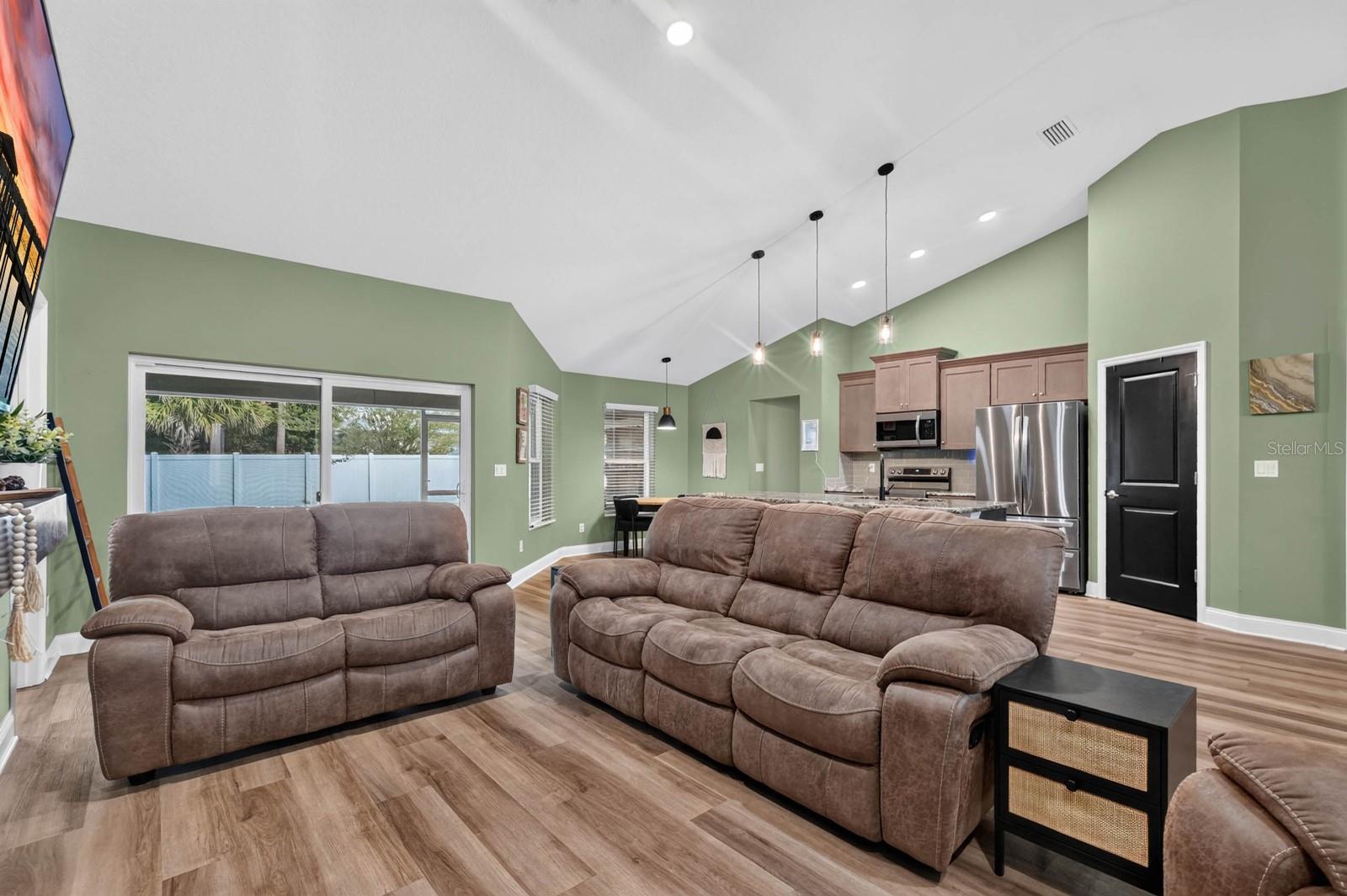 04 FAIRWAYS - Residential