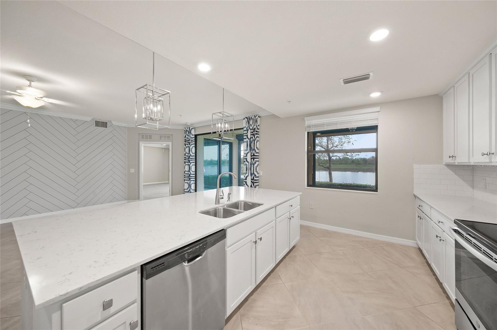 SARASOTA NATIONAL - Residential