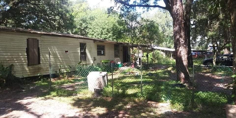 for sale mobile home with  1 acre of land located in a great location  in lakeland mobile home will need to be removed or renovated or  bring your own mobile home    great investment